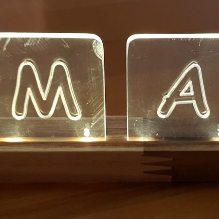 Schriftzug "XMAS" leuchtend